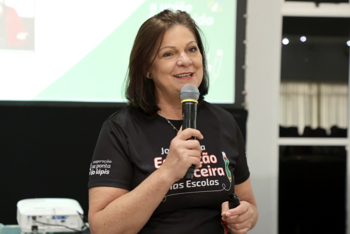 Cláudia Bonatti é Gerente De Desenvolvimento Do Cooperativismo Na Sicredi Vale Do Piquiri Abcd Pr Sp