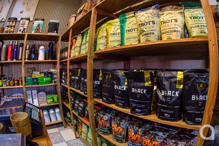 Produtos da loja especializada em erva-mate em Umuarama.